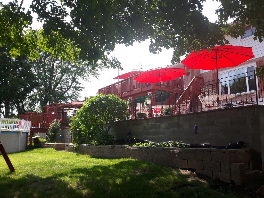 LAKESIDE HOLIDAYS | 226 Victoria St S, Tweed, ON K0K 3J0, Canada | Phone: (905) 626-3437