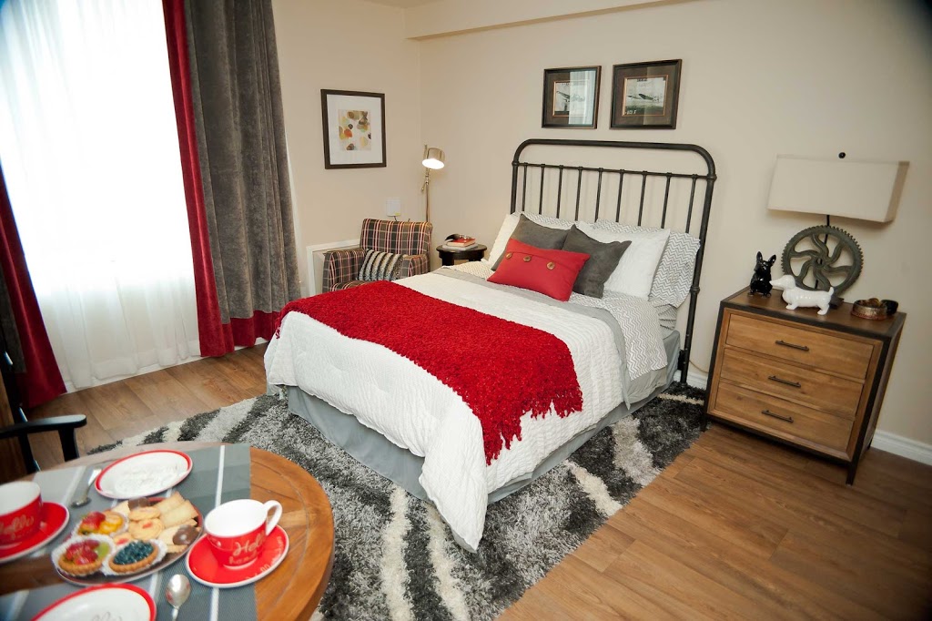 Oaks Retirement Village | 80 McNaughton Ave, Wallaceburg, ON N8A 1R9, Canada | Phone: (519) 627-9292