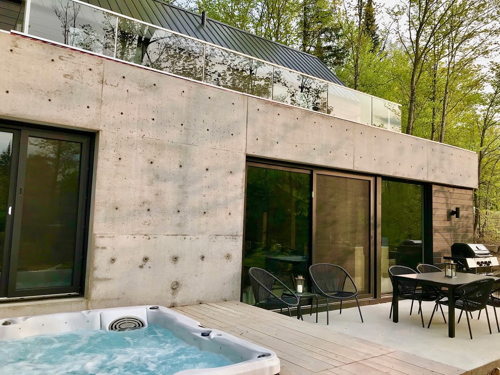 Chalet Spahaus 128 | 20 Chemin de la Pointe-aux-Pères, Lac-Supérieur, QC J0T 1P0, Canada | Phone: (888) 251-5138