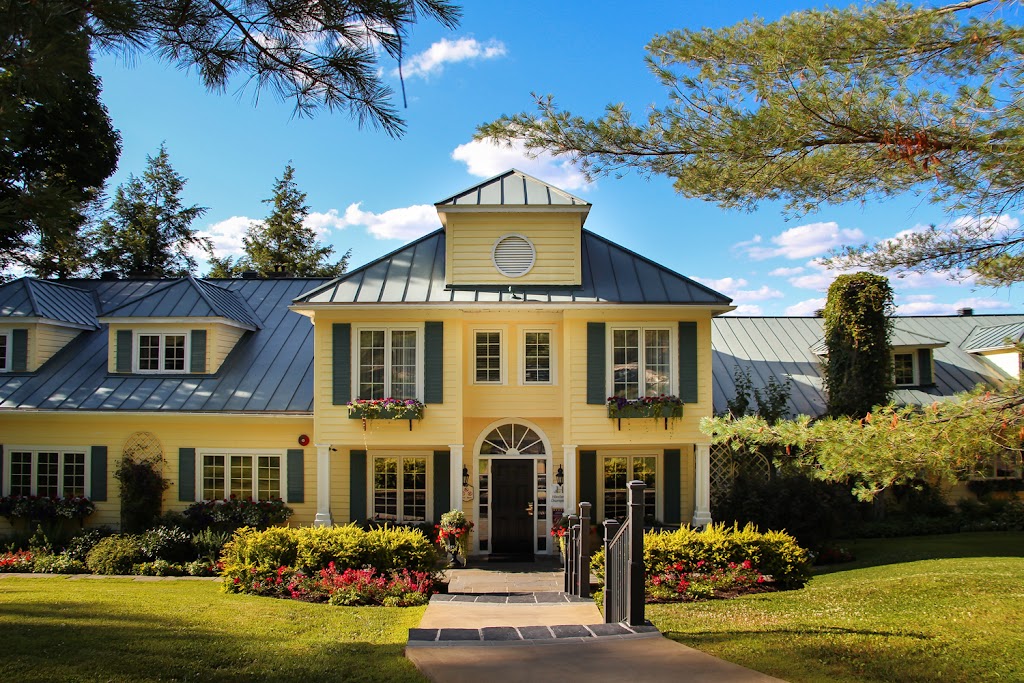 Le Riverain | 700 Croissant Ripple Cove, Ayers Cliff, QC J0B 1C0, Canada | Phone: (800) 668-4296