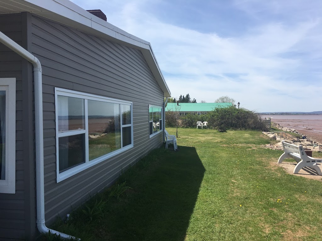 Beach Breeze Motel | 127 Evangeline Beach Rd, Grand Pré, NS B0P 1M0, Canada | Phone: (902) 542-5588