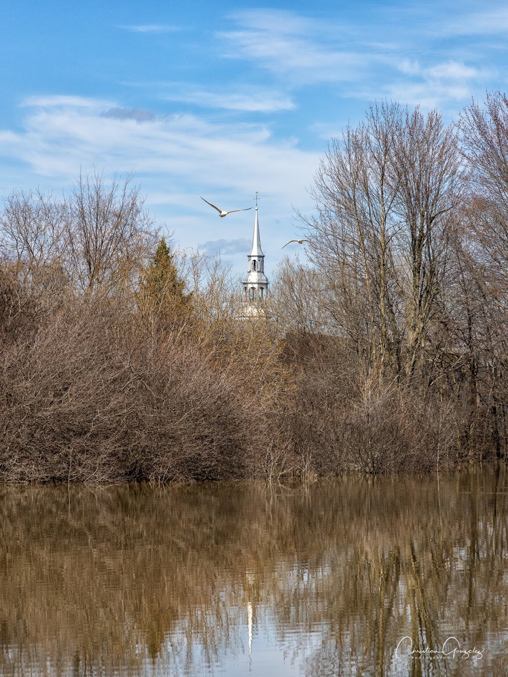 Saint-Michel Catholic Parish at Vaudreuil-Dorion | 414 Avenue Saint-Charles, Vaudreuil-Dorion, QC J7V 6E6, Canada | Phone: (450) 455-4282