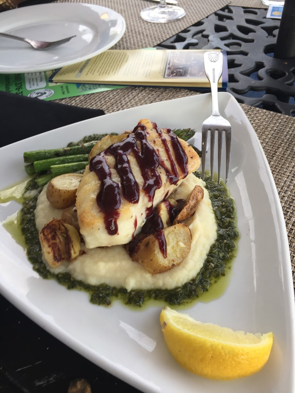 Lighthouse Bar & Grill | 1 Bellwether Way, Bellingham, WA 98225, USA | Phone: (360) 392-3200