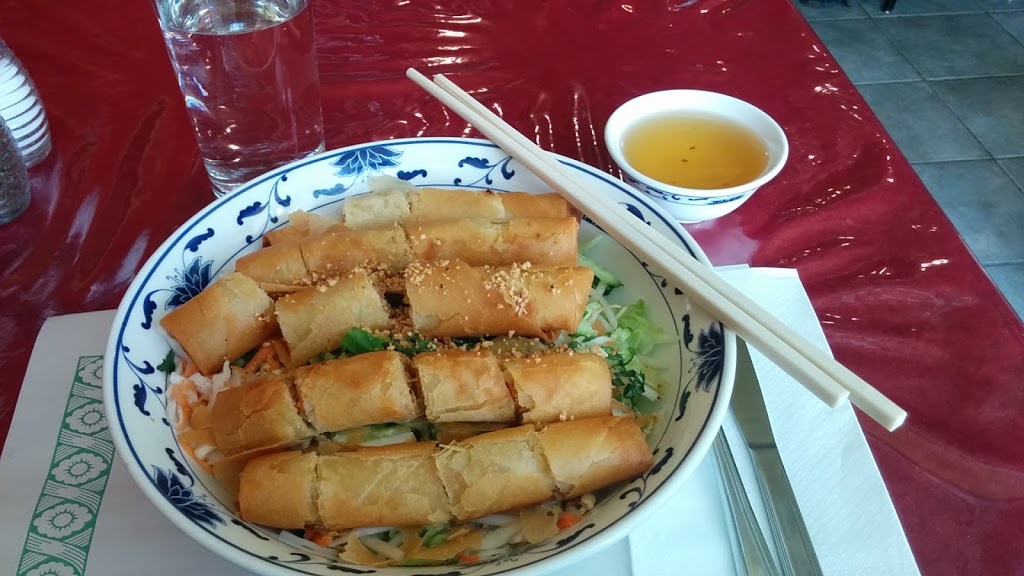 Chez Viet | 643 Bd Marie Victorin, Boucherville, QC J4B 1X7, Canada | Phone: (450) 449-5654
