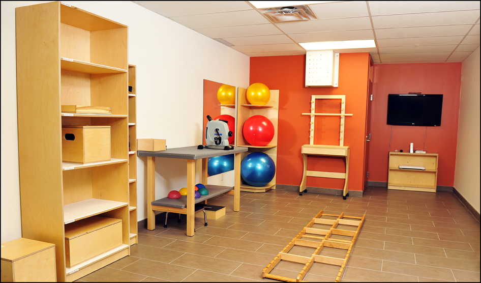 Pointe Claire Physiotherapy Clinic Universal | 955 Boul Saint-Jean #404, Pointe-Claire, QC H9R 5K3, Canada | Phone: (514) 428-8282