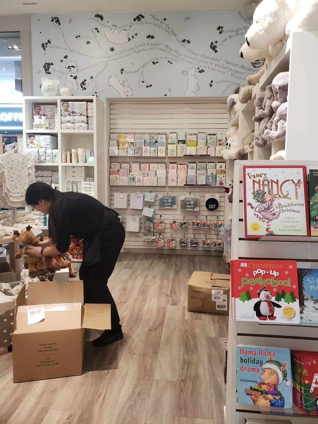 Indigo Books & Music | 600 University Ave, Toronto, ON M5G 1X5, Canada | Phone: (416) 979-9428
