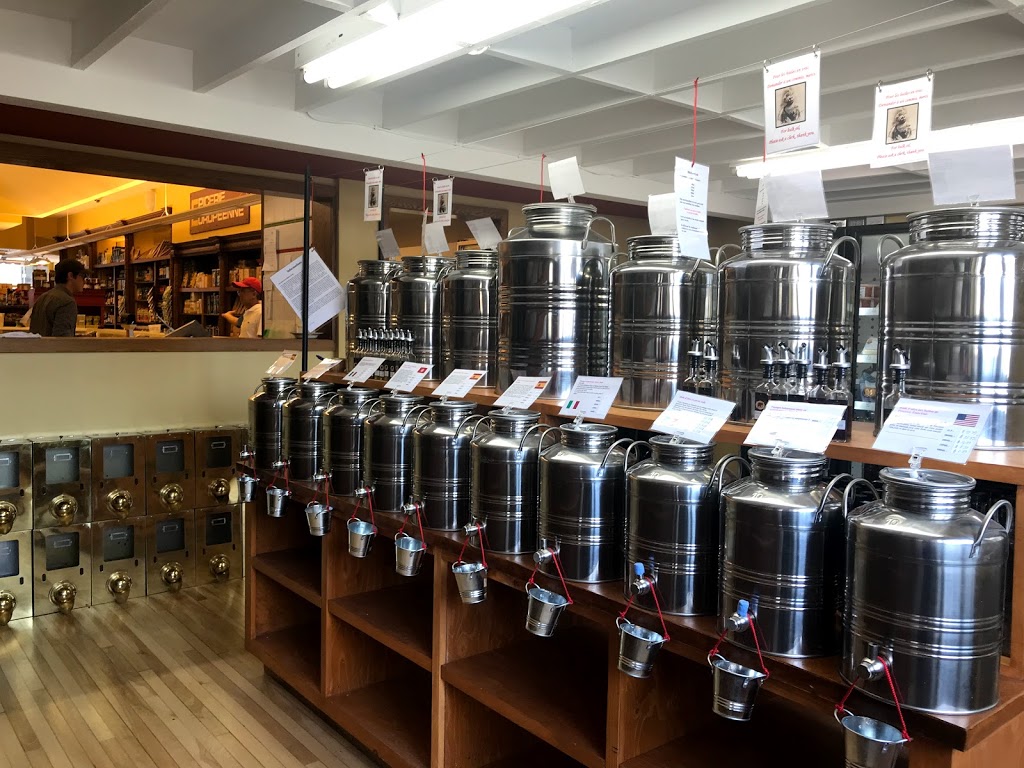 Épicerie Européenne | 560 Rue Saint-Jean, Québec, QC G1R 1P6, Canada | Phone: (418) 529-4847