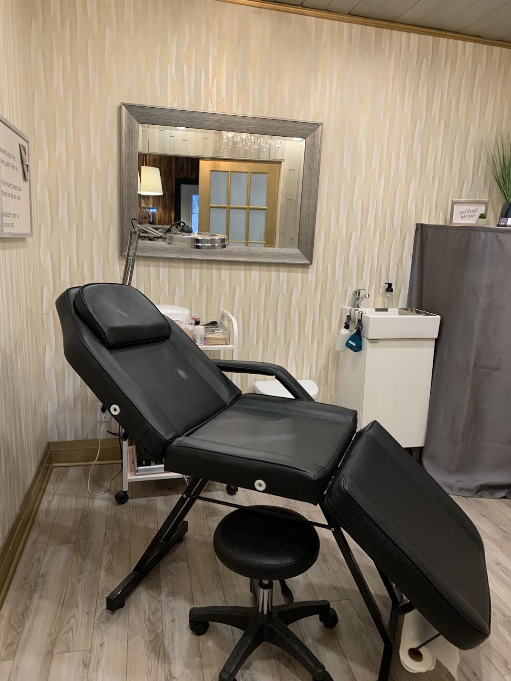 Beauty Basics By Amy | 136 Bobcaygeon Rd, Minden, ON K0M 2K0, Canada | Phone: (705) 286-0000