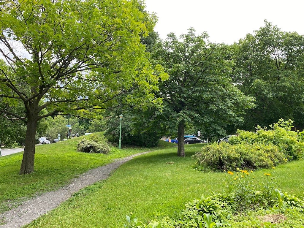Beaubien Park (Outremont) | Av. Stuart, Montréal, QC H2V 3H1, Canada | Phone: (514) 872-0311