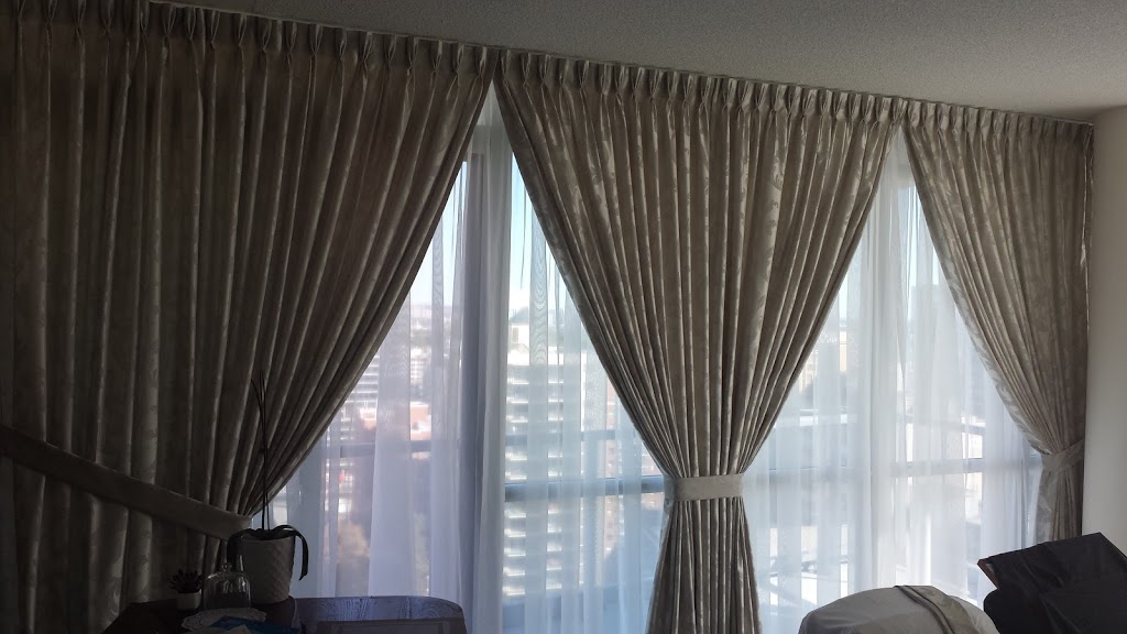 Mayfair Drapery & Rug Co (Toronto) Ltd | 4699 Keele St Unit 9, North York, ON M3J 2N8, Canada | Phone: (416) 661-2131
