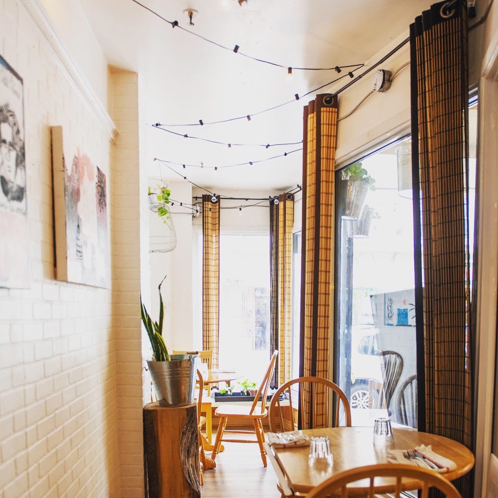 Restaurant Sinsemilla | 665 Rue Saint-Jean, Québec, QC G1R 1P7, Canada | Phone: (418) 522-1640