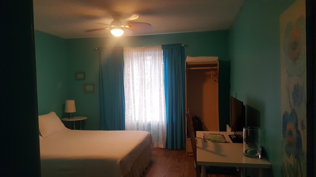 Auberge le Voyageur B&B | 900 Rue Coupal, Mont-Tremblant, QC J8E 2P1, Canada | Phone: (819) 429-6277