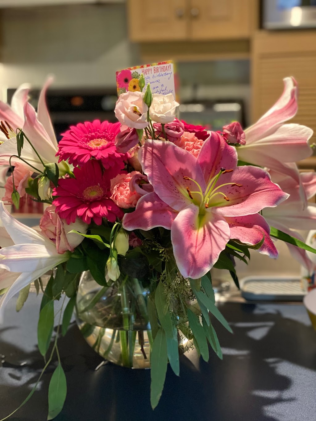Euro Flowers Mississauga | 119 Lakeshore Rd W UNIT #104, Mississauga, ON L5H 1E9, Canada | Phone: (905) 891-1589