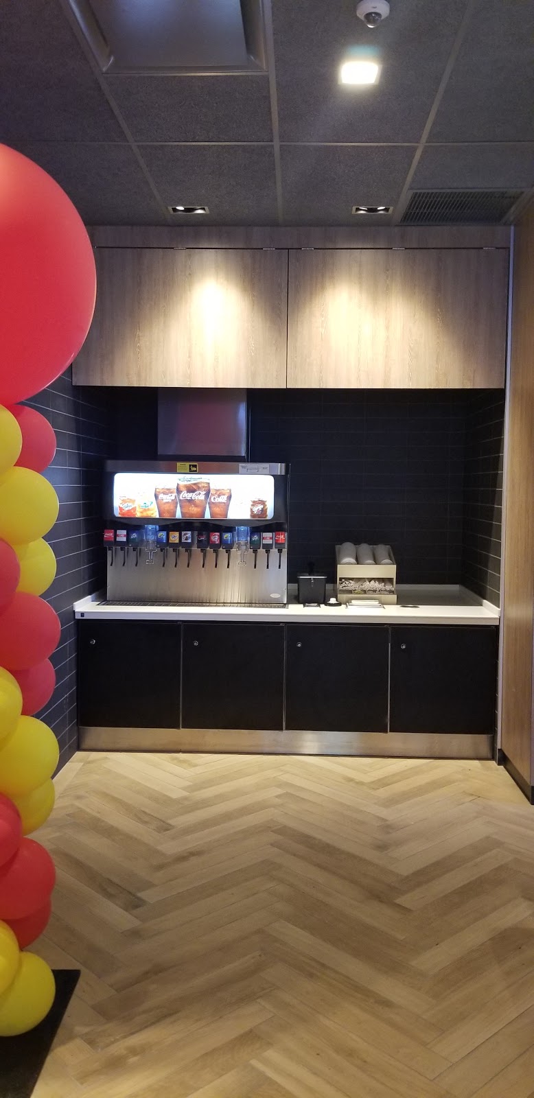 McDonalds | 6004 Country Hills Blvd NE, Calgary, AB T3N 1A8, Canada | Phone: (587) 623-1043