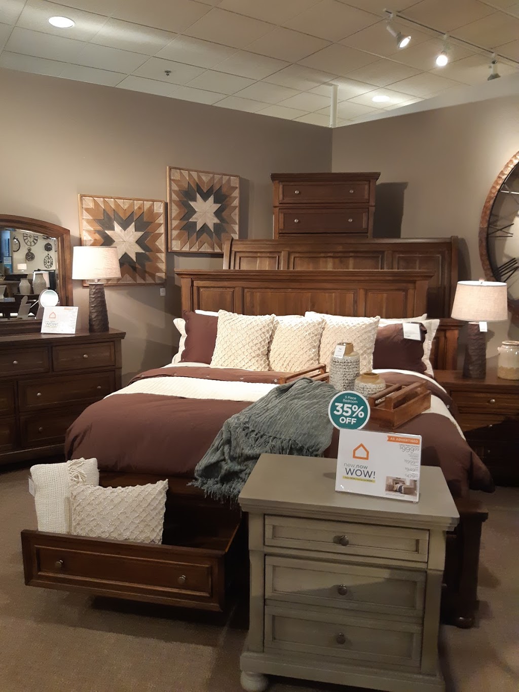 Ashley HomeStore | 17700 Yonge St Unit 1, Newmarket, ON L3Y 8P4, Canada | Phone: (289) 319-2770