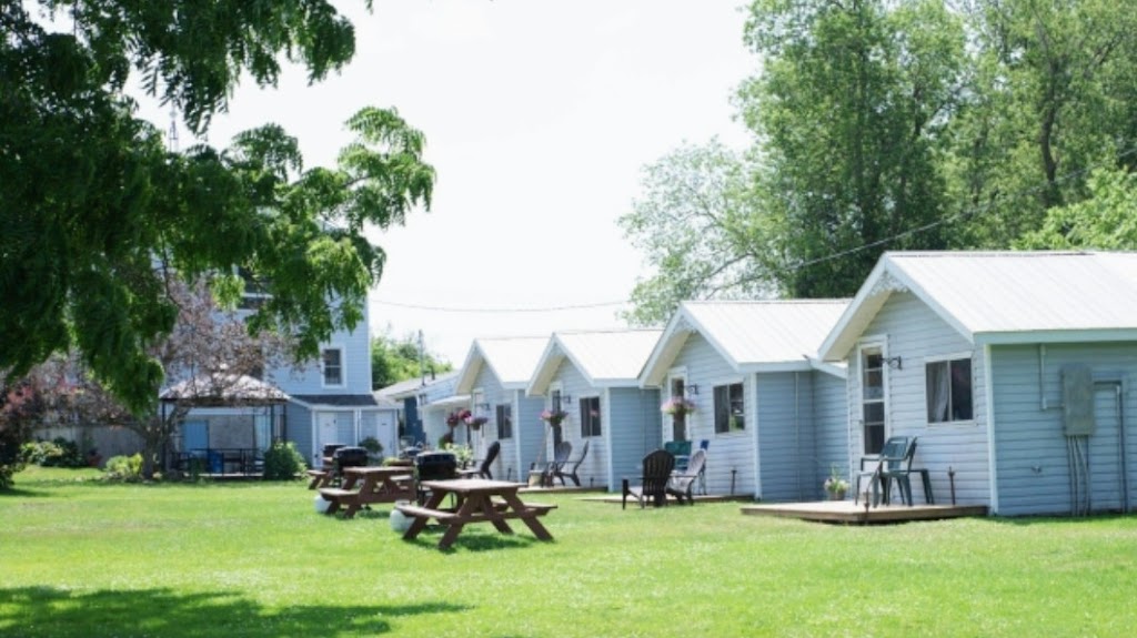Sunset Farms and Cabins | 1387 County Rd 15, Picton, ON K0K 2T0, Canada | Phone: (613) 476-3586