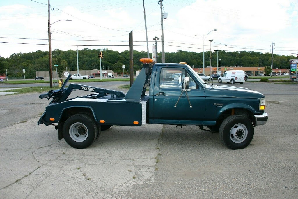 Victoria Towing Service | 3833 Cadboro Bay Rd, Victoria, BC V8N 4G1, Canada | Phone: (778) 403-7442
