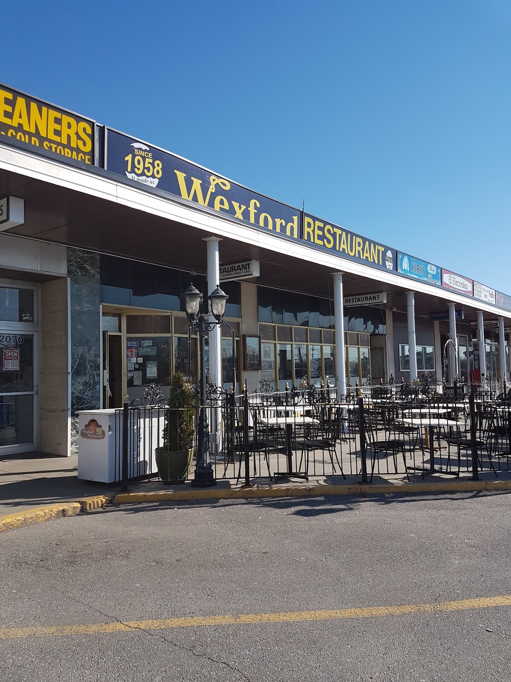 Wexford Restaurant | 2072 Lawrence Ave E, Scarborough, ON M1R 2Z5, Canada | Phone: (416) 755-1229