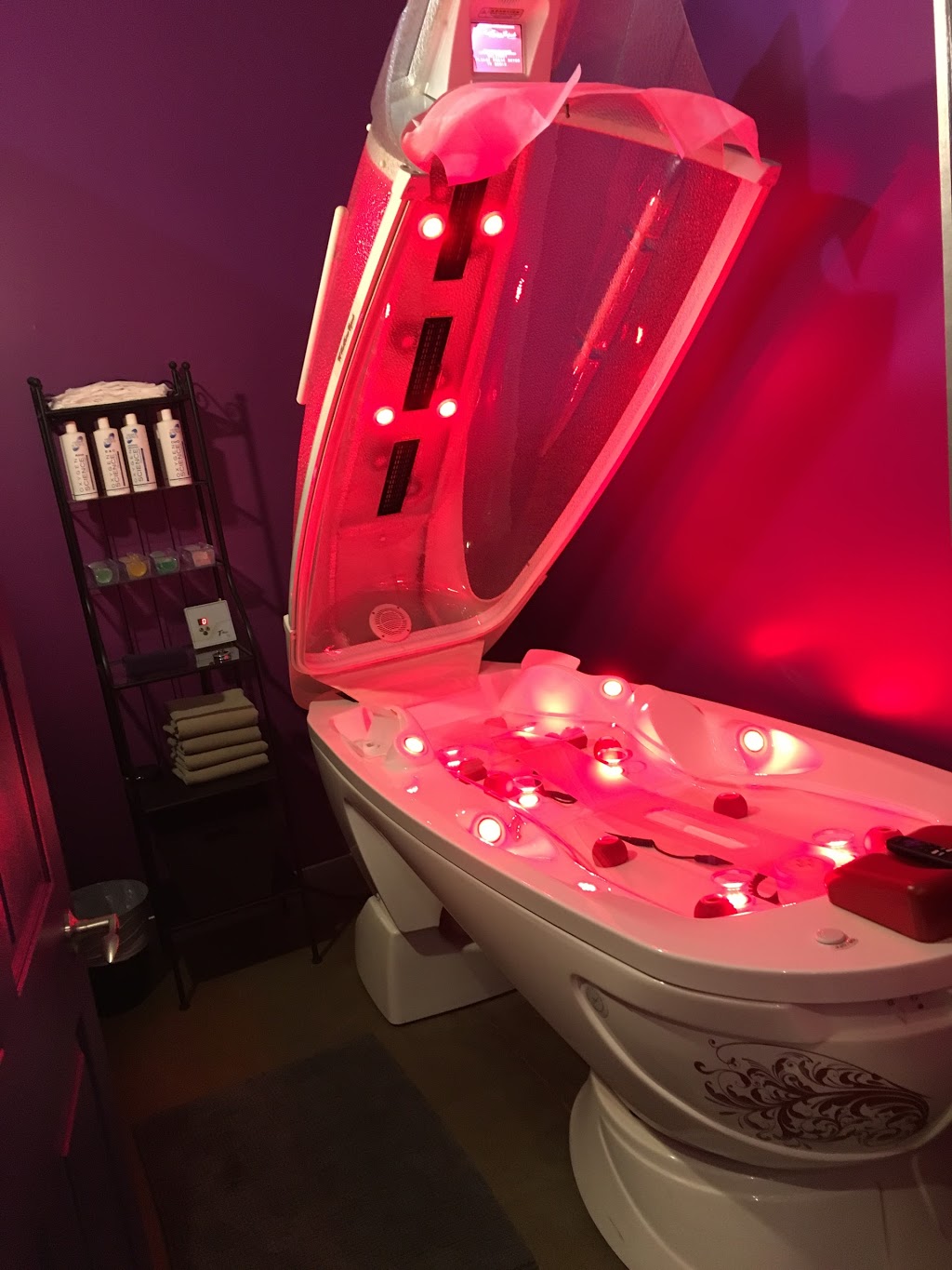 Planet Beach Spray & Spa | 13543 St Albert Trail NW, Edmonton, AB T5L 5E7, Canada | Phone: (780) 732-1200