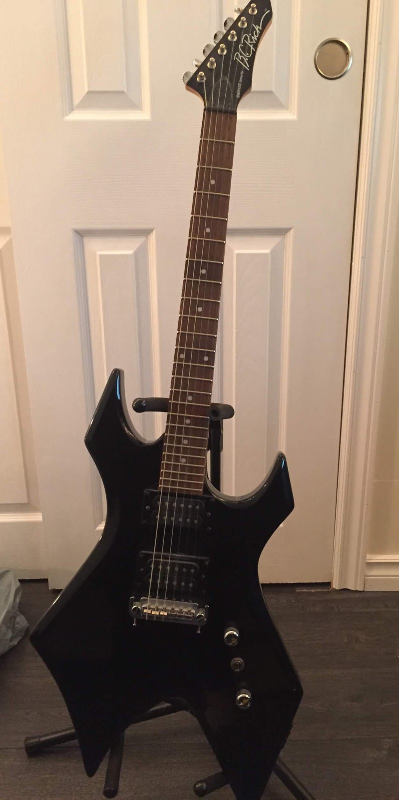 The Guitar Shop | 251 Lakeshore Rd E, Mississauga, ON L5G 1G8, Canada | Phone: (905) 274-5555