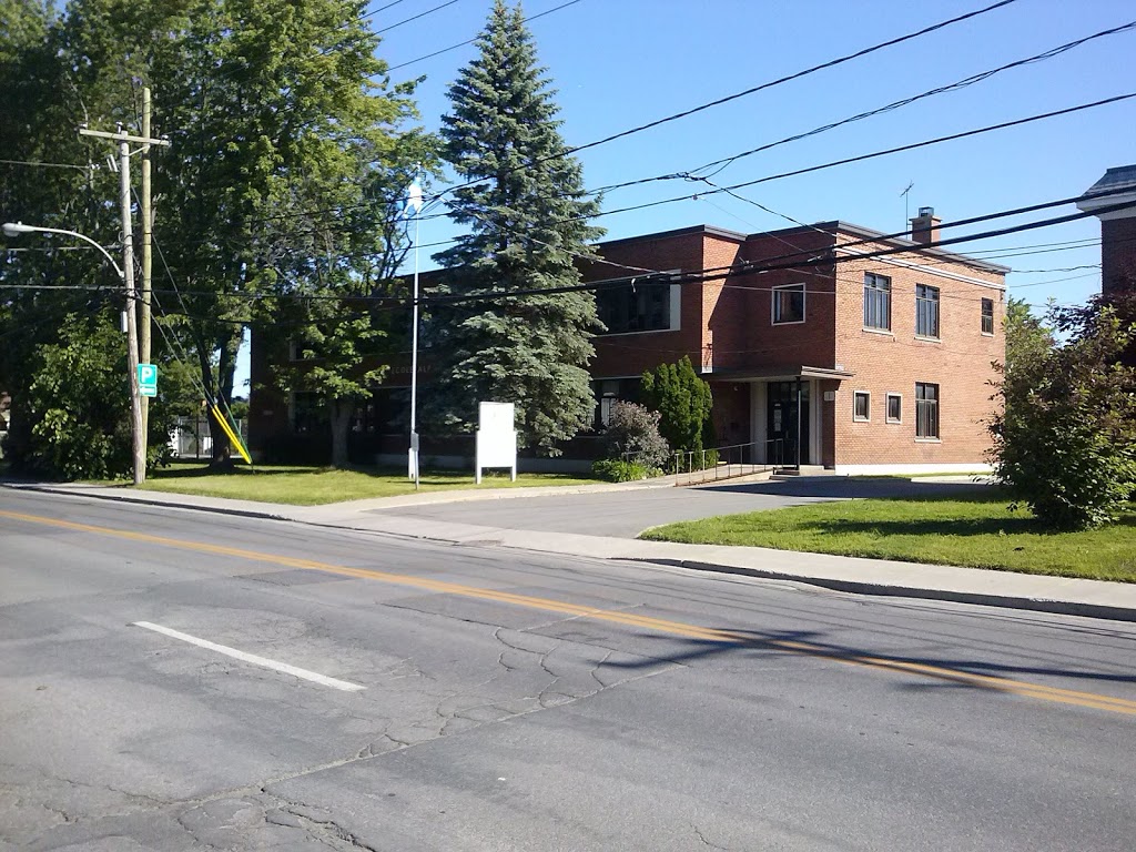 École Alphonse-Desjardins | 31 Boulevard Brien, Repentigny, QC J6A 4R9, Canada | Phone: (450) 492-3524