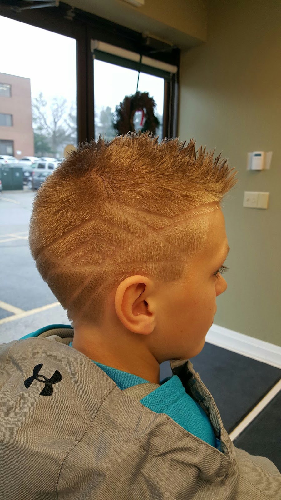 Carlos Barber Shop | 331 Bayfield St #8, Barrie, ON L4M 3C2, Canada | Phone: (705) 721-4400