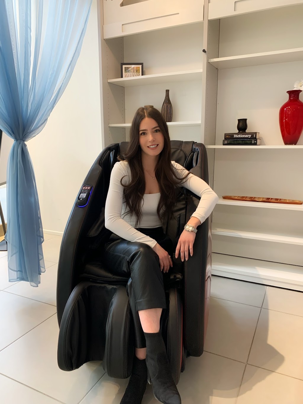 GAGAKE iSPA Lounge / Massage chair | 1 Outlet Collection Way #612, Edmonton, AB T9E 1J5, Canada | Phone: (877) 688-8810