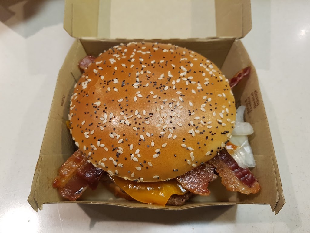 McDonalds | 885 Bloor St W, Toronto, ON M6G 1M4, Canada | Phone: (416) 588-6724