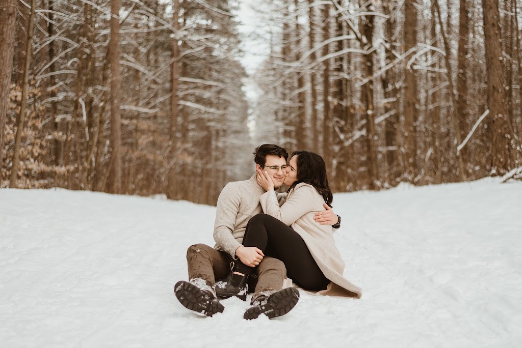 Chelsey Cunningham Photography | 264 Elizabeth St, Oshawa, ON L1J 5S4, Canada | Phone: (905) 706-1753