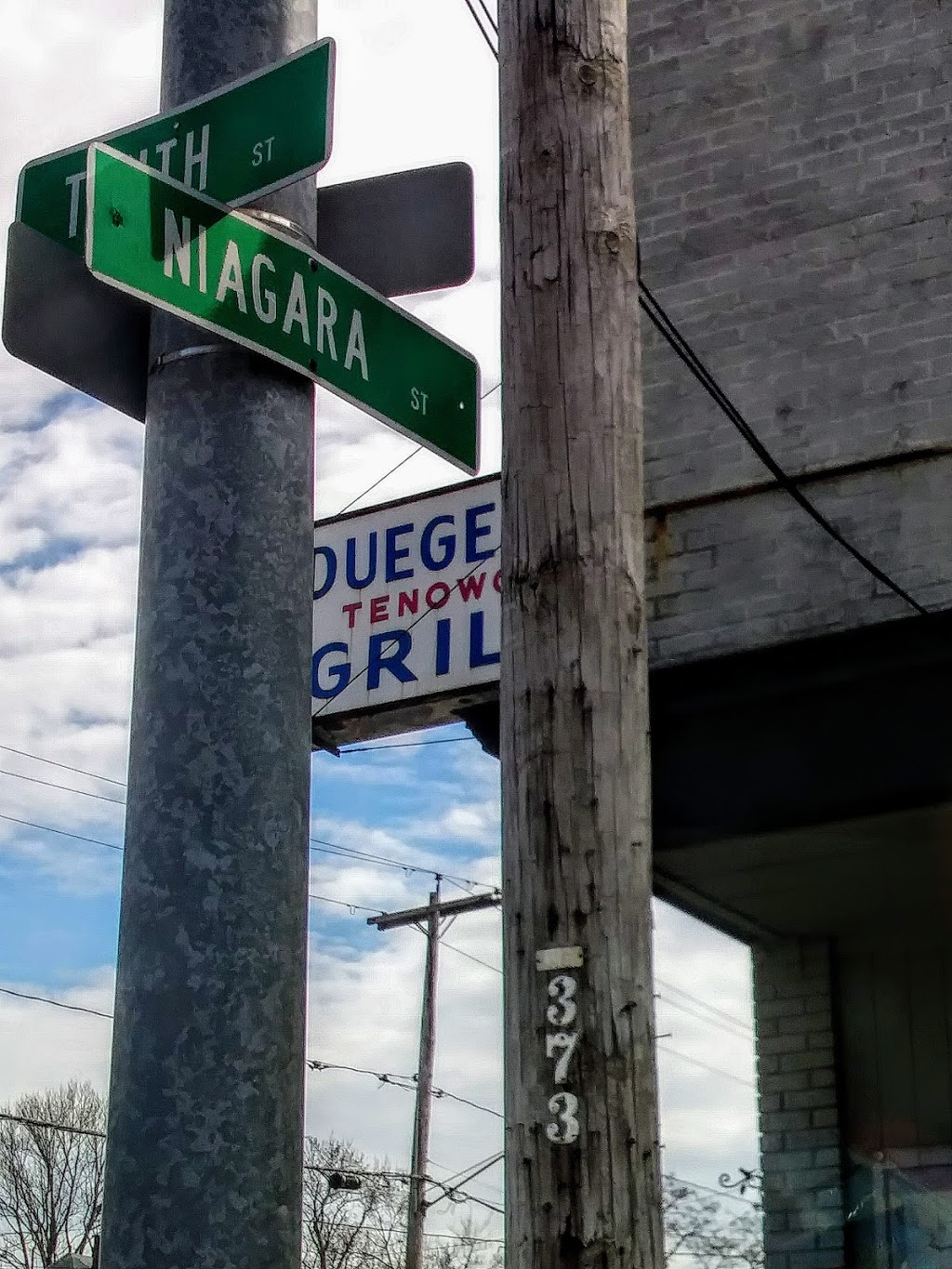 Duegers Tenowon Grill | 1001 Niagara St, Niagara Falls, NY 14303, USA | Phone: (716) 990-9767