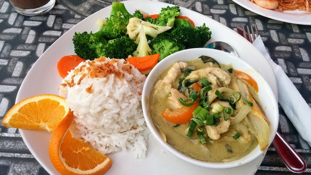 Cambo Beach Restaurant | 914 Lakeshore Dr, Penticton, BC V2A 1B7, Canada | Phone: (778) 476-7888