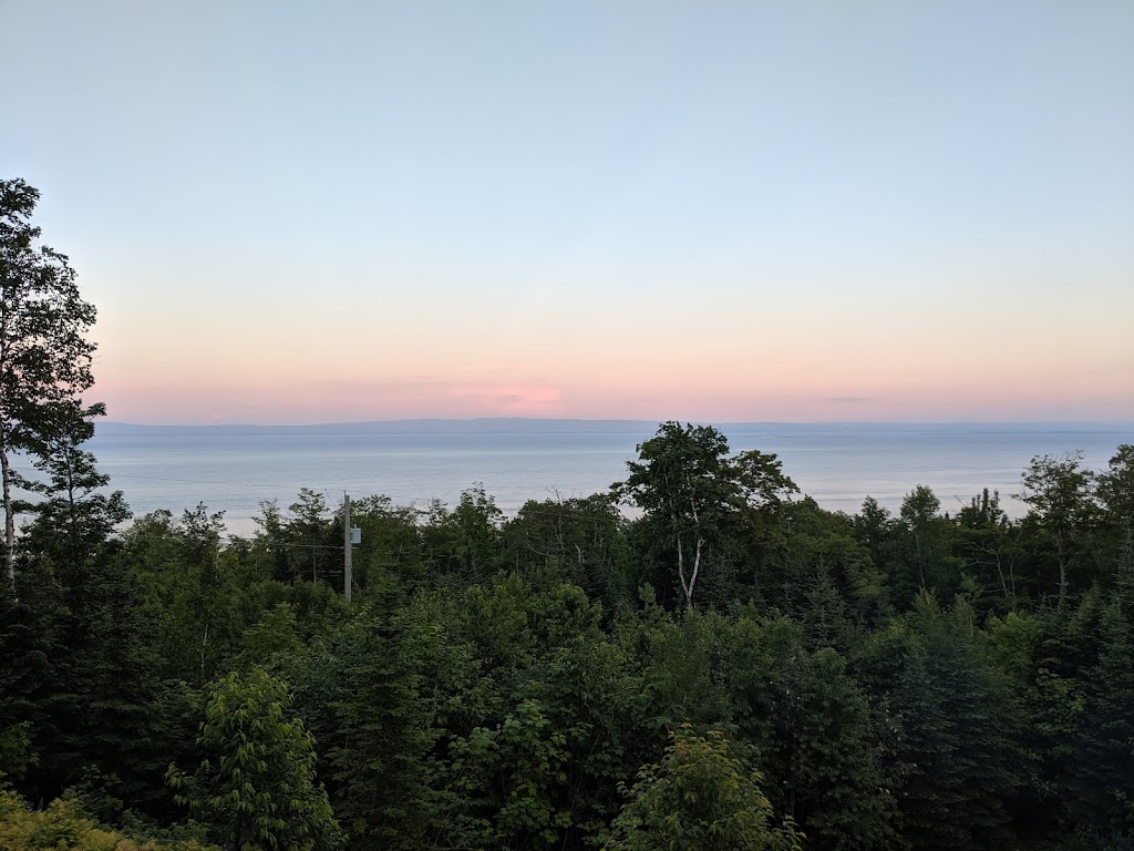 Chalet lAmaryllis | 6 Chem. du Plateau, Petite-Rivière-Saint-François, QC G0A 2L0, Canada | Phone: (450) 647-4297