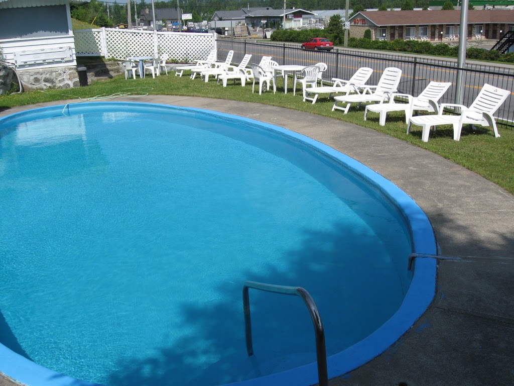 Motel Clair-Mont | 1591 Rue Principale E, Sainte-Agathe-des-Monts, QC J8C 1M1, Canada | Phone: (819) 326-1444