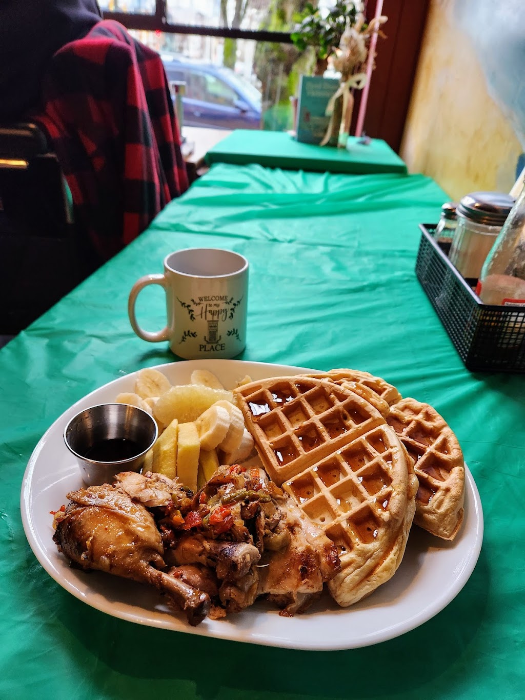 The Lions Den Cafe | 651 E 15th Ave, Vancouver, BC V5T 2R6, Canada | Phone: (604) 873-4555