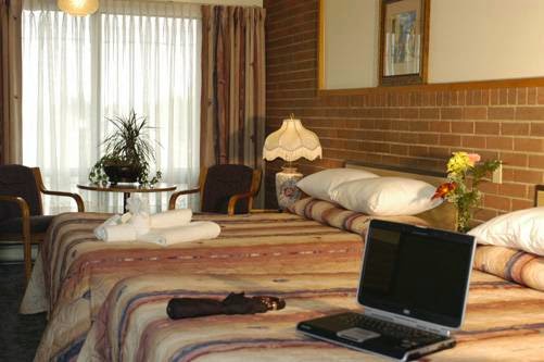 Motel Du Chevalier | 169 Boulevard Gréber, Gatineau, QC J8T 3R1, Canada | Phone: (819) 568-9000