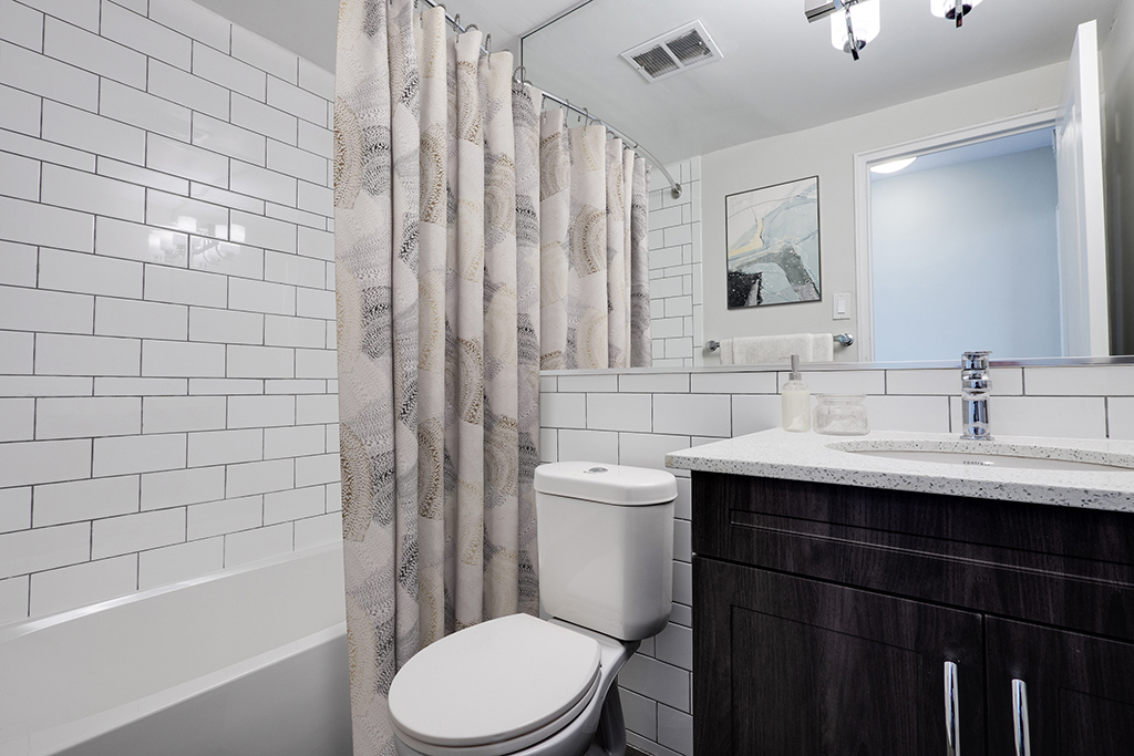 Park Manor - 317 Park Lawn | 317 Park Lawn Rd, Etobicoke, ON M8Y 3K2, Canada | Phone: (416) 951-5753