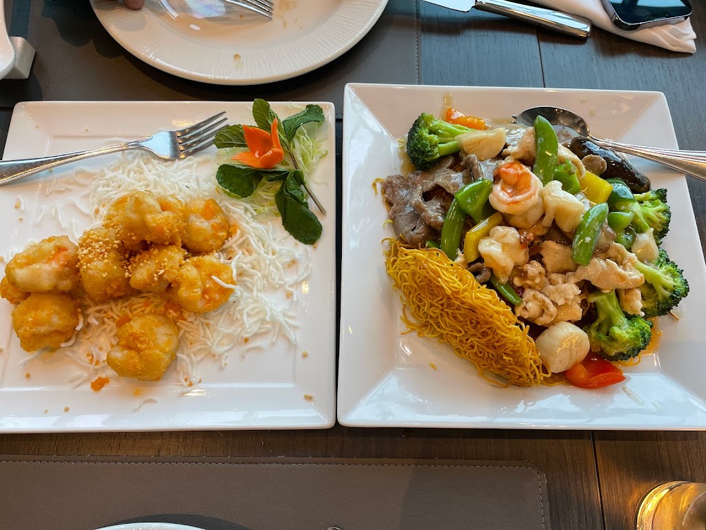 Golden Lotus | 6380 Fallsview Blvd, Niagara Falls, ON L2G 7X5, Canada | Phone: (888) 325-5788