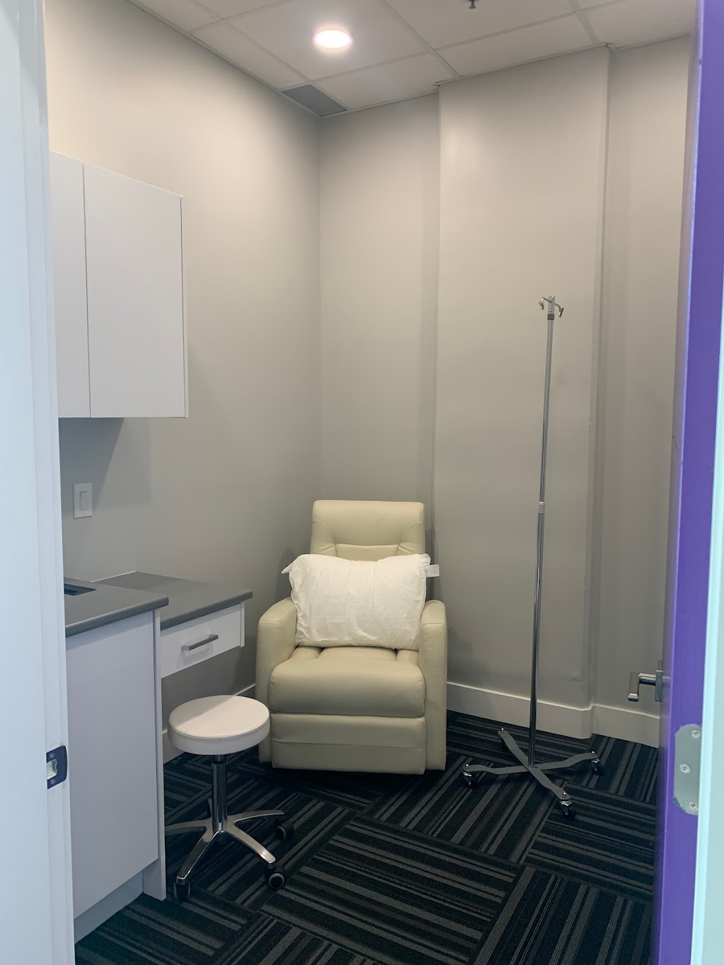 The Drip Lounge - Burnaby, BC | 7330 Kingsway, Burnaby, BC V3N 3B5, Canada | Phone: (604) 545-1277