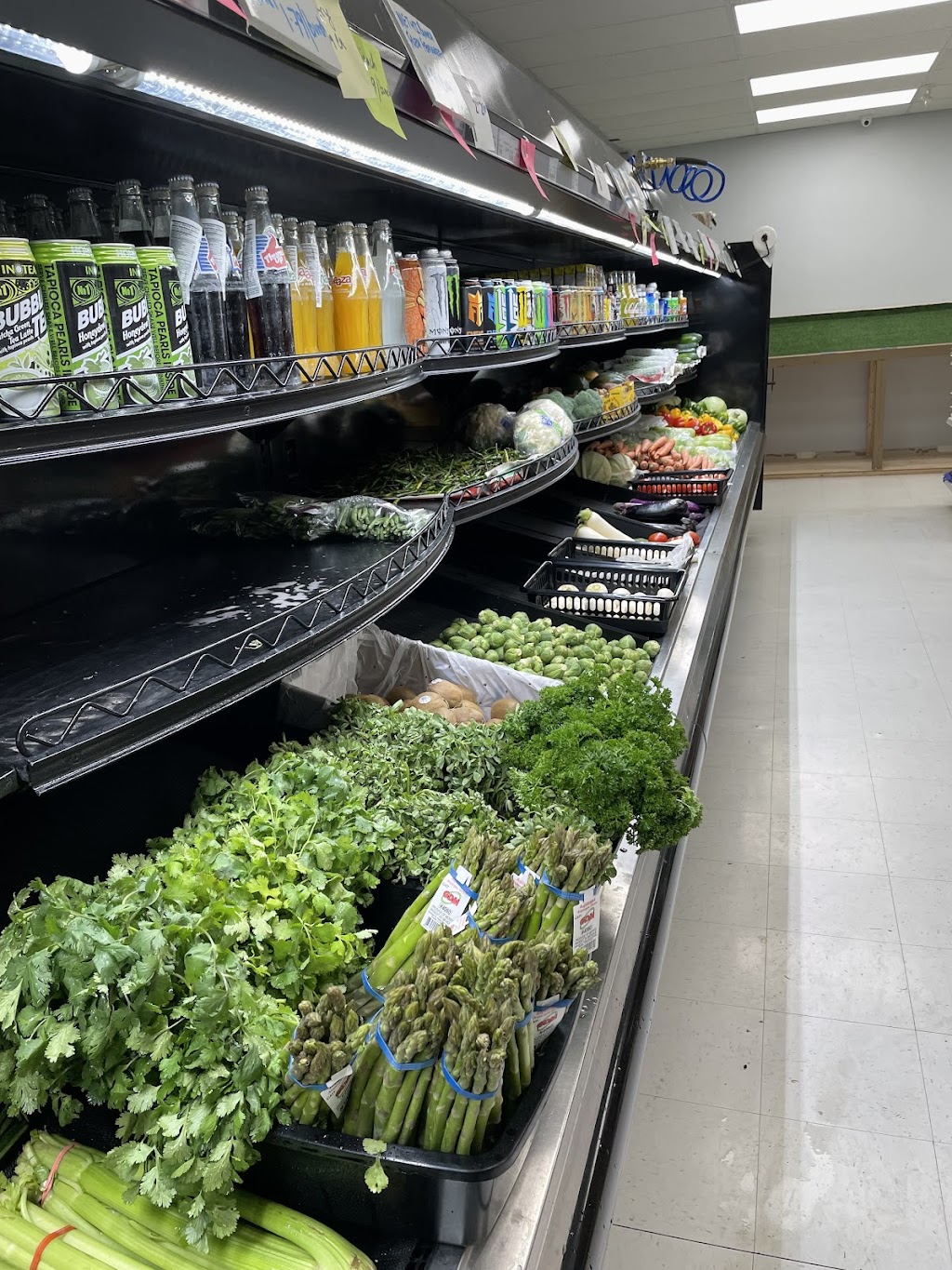 Vedder Supermarket | 5885 Vedder Rd #104, Chilliwack, BC V2R 1C3, Canada | Phone: (604) 847-0165