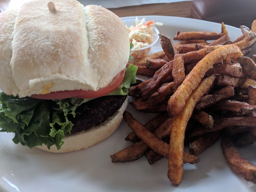 Rendezvous Family Restaurant | 765 Rue Dufferin, Stanstead, QC J0B, Canada | Phone: (819) 704-1100