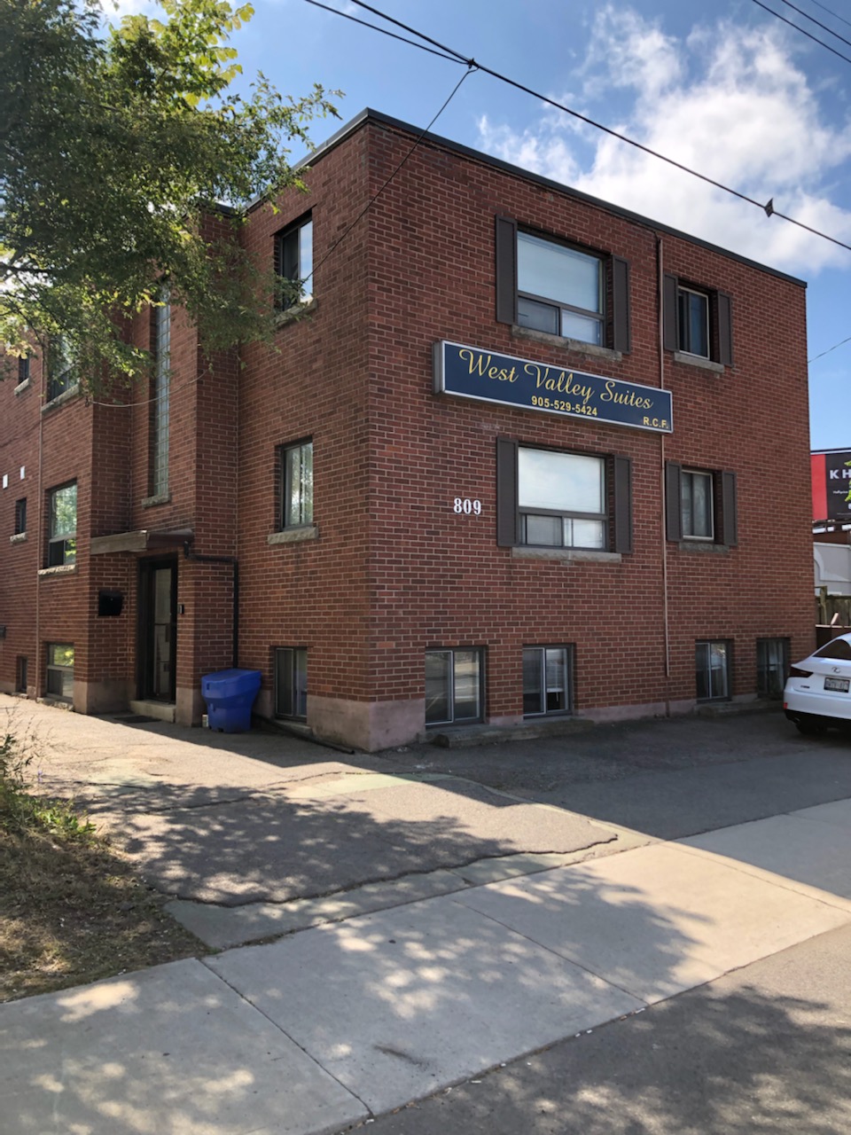 West Valley Suites | 809 King St W, Hamilton, ON L8S 1K2, Canada | Phone: (905) 529-5424