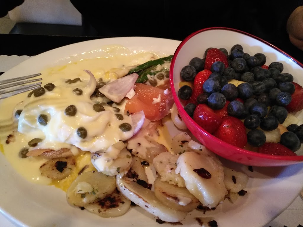 Le Célébrité | 3495 Boulevard Taschereau, Saint-Hubert, QC J4T 2G2, Canada | Phone: (450) 678-5050