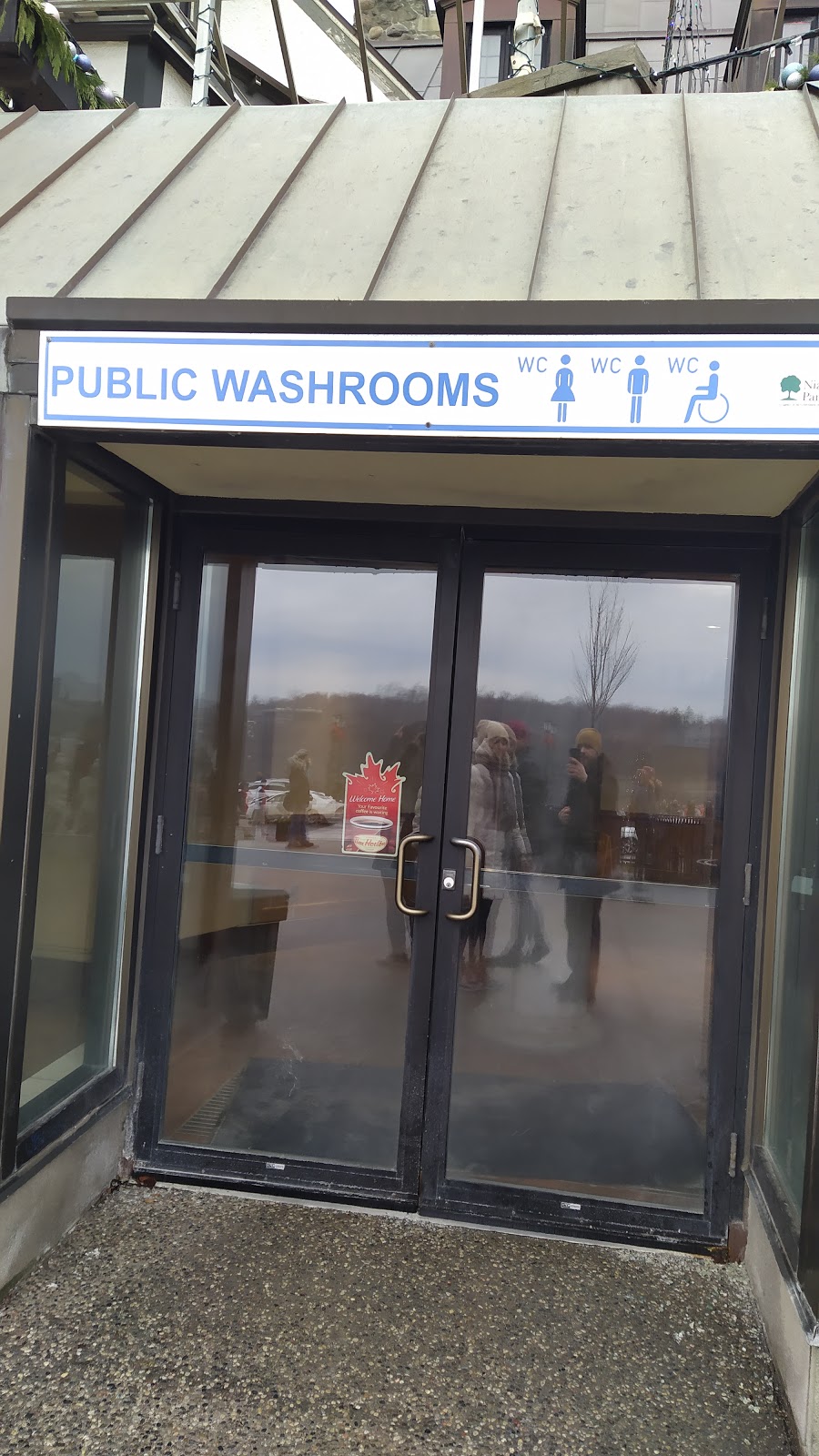 Public washroom | Queen Victoria Place, 6345 Niagara Pkwy, Niagara Falls, ON L2E 6S6, Canada | Phone: (289) 501-7357