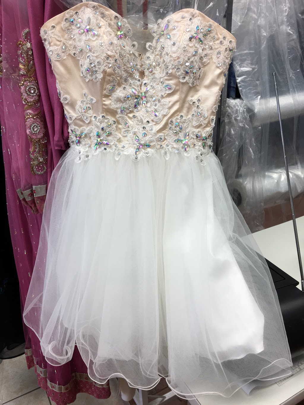 Stitch In Time | 116 Lupin Dr, Whitby, ON L1N 1X8, Canada | Phone: (905) 665-2888