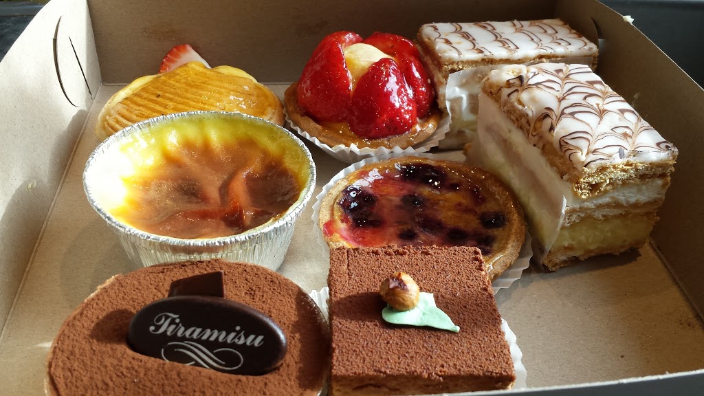 Délice Royal Bakery | 1600 Forest Valley Dr, Orléans, ON K1C 6X7, Canada | Phone: (613) 834-8838