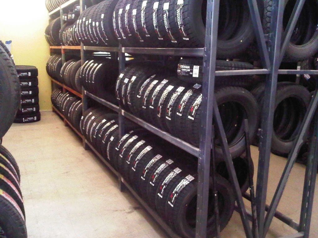 Distribution Pneus Québec | 866 Rue Jacques-Bédard, Québec, QC G2N 1E3, Canada | Phone: (418) 849-5738