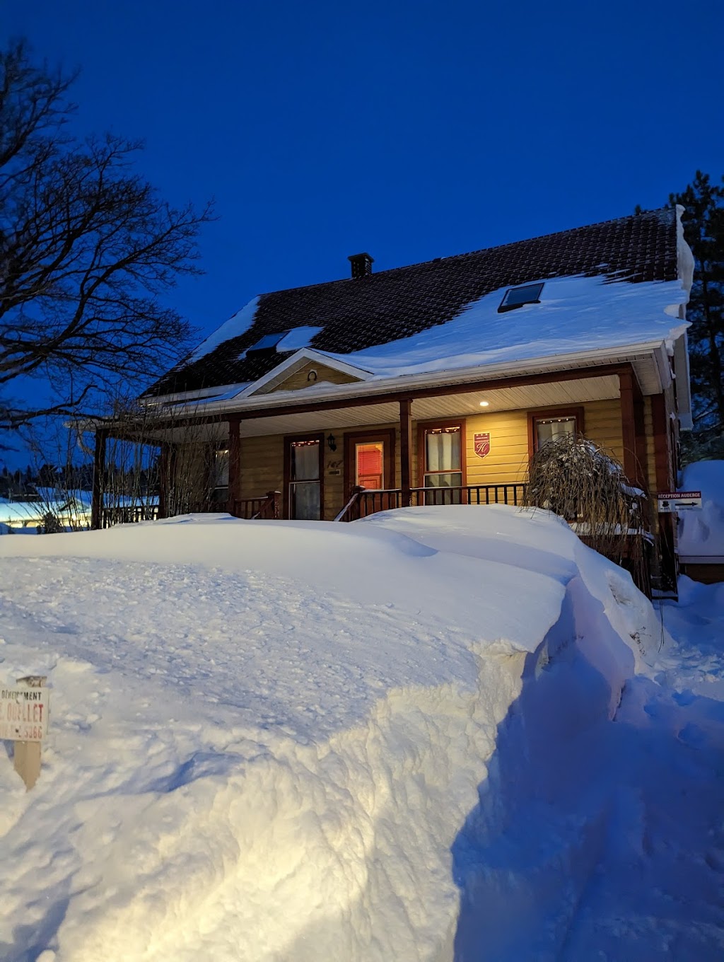 Auberge Mr.James | 167 Rue Fraser, Rivière-du-Loup, QC G5R 1E2, Canada | Phone: (418) 862-9895