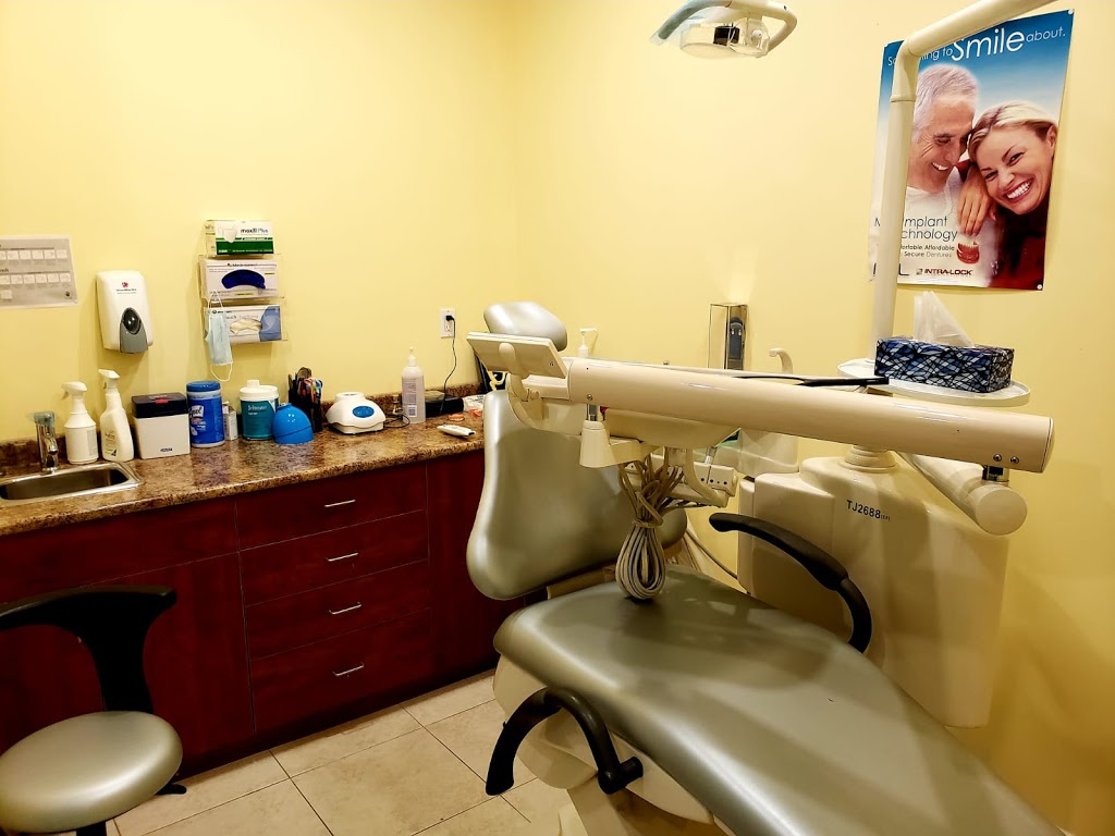 H R Denture Clinic | 14834 Yonge St, Aurora, ON L4G 1N2, Canada | Phone: (905) 841-6000