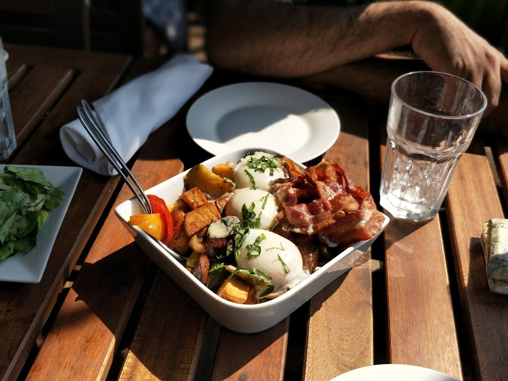 Chaise Café & Lounge | 271 Provencher Blvd, Winnipeg, MB R2H 0G6, Canada | Phone: (204) 504-4012
