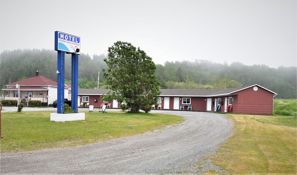 Motel Rivière-Trois Pistoles Inc | 141 QC-132, Trois-Pistoles, QC G0L 4K0, Canada | Phone: (418) 851-4178